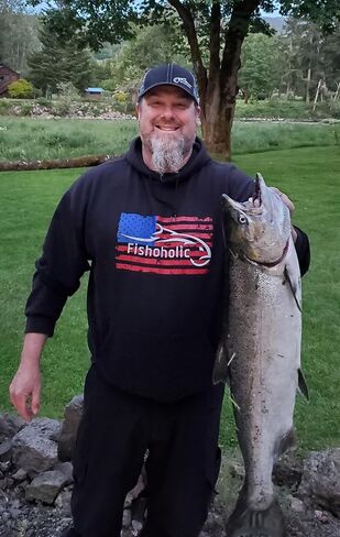 Fishoholic Snapback Baseball Fishing Hat - Mesh Trucker Fishing Gift for Dad Father in Kuwait