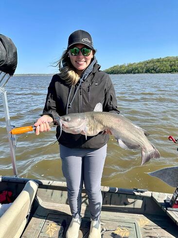 Fishoholic Snapback Baseball Fishing Hat - Mesh Trucker Fishing Gift for Dad Father in Kuwait