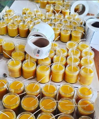 شمعة شمع النحل المصبوبة يدويًا من إيرل جراي - طبيعية، فتيل قطني مجدول، بدون دخان، تنظف الهواء، غير سامة، غير ملوثة، غير مسببة للحساسية، مصنوعة يدويًا في الولايات المتحدة الأمريكية in Saudi Arabia