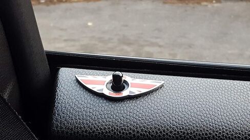 iJDMTOY (2) حلقات شعار جناح بنمط Union Jack متوافقة مع مقابض قفل الباب Mini Cooper R55 R56 R57 R58 R59، تصميم علم المملكة المتحدة أسود/رمادي (لا يناسب موديلات R60 R61 أو F55 F56) in Saudi Arabia