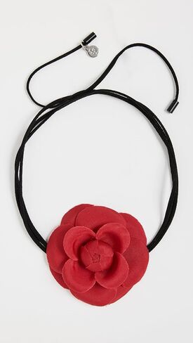 عقد نسائي من LELET NY مزين بالزهور من Pauline in Kuwait