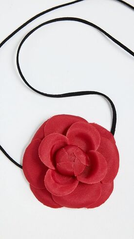 عقد نسائي من LELET NY مزين بالزهور من Pauline in Kuwait