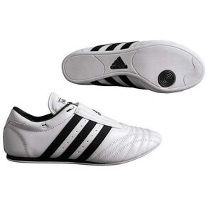 حذاء رياضي adidas SM-II ذو قصة منخفضة (أبيض مع خطوط سوداء) - مقاس 7 1/2 in Saudi Arabia