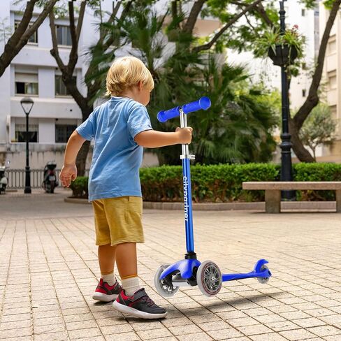 Kids Scooter, Children and Toddler 3 Wheel Kick Scooter, LED Lighted Wheels and 3 Adjustable Height Handlebars, Lean-to-Steer, 3 Wheel Scooter for Boys & Girls Ages 3-8 in Saudi Arabia