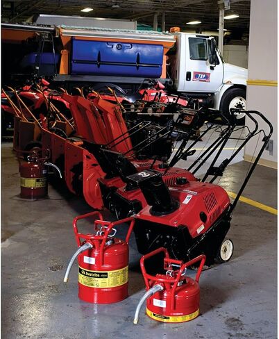 Justrite AccuFlow 7350130 النوع الثاني من الفولاذ المجلفن لنقل وتوزيع علبة آمنة قابلة للاشتعال مع صنبور مرن مقاس 1 بوصة، سعة 5 جالون، أحمر in Kuwait