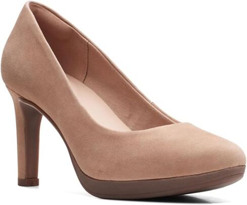 حذاء نسائي من Clarks Ambyr Joy، مصنوع من الجلد باللون الأزرق الداكن، مقاس 7 عرض in Saudi Arabia