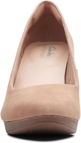 حذاء نسائي من Clarks Ambyr Joy، مصنوع من الجلد باللون الأزرق الداكن، مقاس 7 عرض in Saudi Arabia