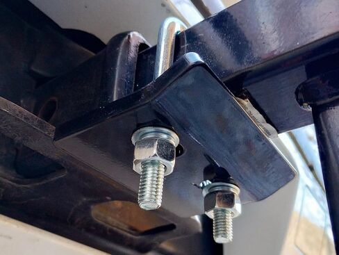 مثبت TYT Hitch Tightener المضاد للخشخشة لوصلات 1.25 بوصة و2 بوصة - قفل مقاوم للصدأ - سهل التركيب - تشغيل هادئ in Kuwait