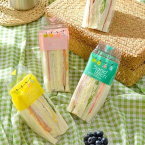100 Pcs Triangle Sandwich OPP Packaging Bags, Easy Tear Design, Packaging Bags for Triangular Cakes, Triangular Bread, Cute Printing, 3 Patterns Available (Pink)