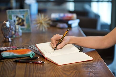 قلم رصاص ميكانيكي Z-Grip Plus من زيبرا، 0.7 مم، مع رصاص وممحاة، ألوان أسطوانية متنوعة، برتقالي، أصفر، أخضر، 3 عبوات (55703) in Kuwait