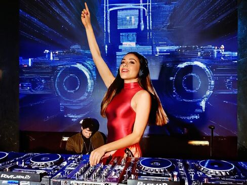 إمرأة لامعة معدنية ملابس رقص الجمباز دنة وهمية الياقة المدورة الرمز البريدي الخلفي قطعة واحدة ملابس الرقص ارتداءها in Kuwait