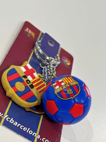 2 سلاسل مفاتيح لكرة القدم برشلونة - تذكار مستوحى من الدوري الإسباني وإكسسوار لمحبي كرة القدم | بضائع الفريق الأوروبي من إسبانيا in Kuwait