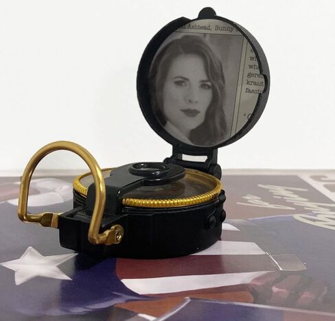 صورة Peggy Carter Compass Metal 1/1 Scale Captain's Compass Prop with Carter Photo Movie Prop Prop Home Trouglible Home/Her in Saudi Arabia