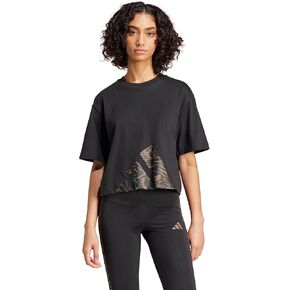 تي شيرت نسائي من adidas Essentials+ طباعة جلد الفهد وشعار Boyfriend كبير