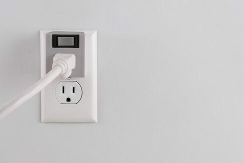 Philips Grounded Outlet Extender, On/Off Power Switch with Integrated Circuit Breaker, 3 Prong, Easy to Install, For Indoor Lights and Small Appliances, Space Saving Design, 1 Pack, Gray, SPP1129GR/37 in Saudi Arabia