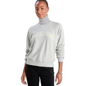 سويت شيرت نسائي من Vineyard Vines برقبة دائرية ورسومات لامعة