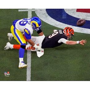 Los Angeles Rams AARON DONALD Makes The Final Tackle During S.B. LVI 8x10 Photo Picture
