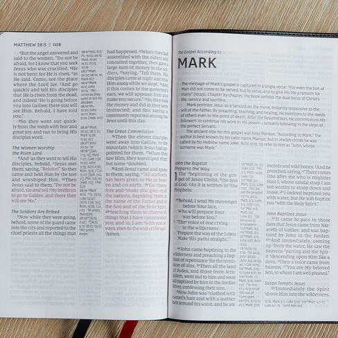 NKJV Holy Bible, Giant Print Center-Column Reference Bible, Black Leather-look, Thumb Indexed, 72,000+ Cross References, Red Letter, Comfort Print: New King James Version in Saudi Arabia