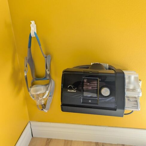 Upgraded CPAP Wall Mount Shelf Kit for AirSense 10 with Mask Hook & Hose Hanger & Bottom Hooks, Save Space, Avoids Hose Tangle, Easy Installation Black in Kuwait