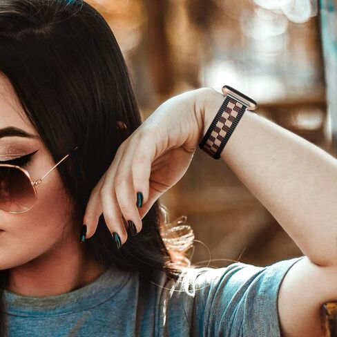 أربطة مرنة من FINTIE متوافقة مع Fitbit Versa 2 1، أشرطة بديلة قابلة للتمدد من النايلون بحلقة ناعمة وقابلة للتعديل، بني/أسود in Saudi Arabia
