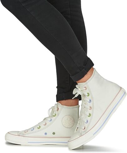 أحذية رياضية نسائية من Converse Chuck Taylor All Star مصنوعة من مواد مختلطة وألوان طبيعية in Saudi Arabia