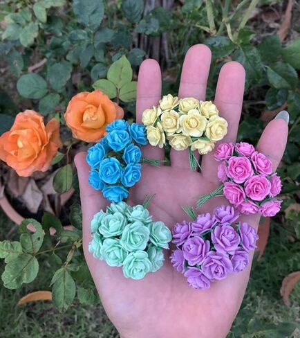 100 قطعة من ورق التوت الاصطناعي زهرة الورد سجل قصاصات الزفاف 1.8 سم DIY كرافت سجل القصاصات باقة القصاصات الحرفية الجذعية الورود الصغيرة (10 ألوان) in Kuwait