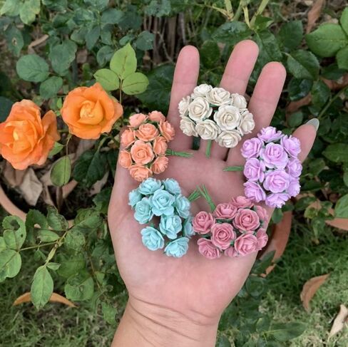 100 قطعة من ورق التوت الاصطناعي زهرة الورد سجل قصاصات الزفاف 1.8 سم DIY كرافت سجل القصاصات باقة القصاصات الحرفية الجذعية الورود الصغيرة (10 ألوان) in Kuwait