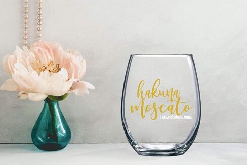 Funnwear Hakuna Moscato - 15oz Wine Glass Glass الفريد من نوعه ، فكرة عيد ميلاد سعيد له ، هي ، أمي ، النساء ، زوجة الرجال ، رئيس ، أخت ، أفضل صديق ، BFF ، العمة - مثالية لزميل في العمل in Kuwait