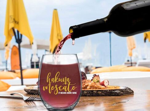 Funnwear Hakuna Moscato - 15oz Wine Glass Glass الفريد من نوعه ، فكرة عيد ميلاد سعيد له ، هي ، أمي ، النساء ، زوجة الرجال ، رئيس ، أخت ، أفضل صديق ، BFF ، العمة - مثالية لزميل في العمل in Kuwait