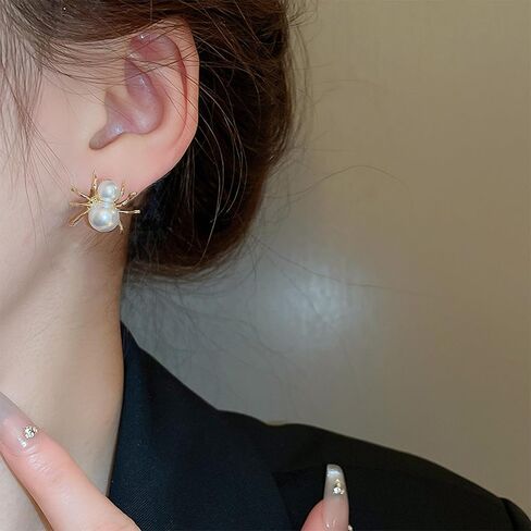 أقراط العنكبوت للنساء أبيض لؤلؤة العنكبوت الأقراط في أقراط الحيوانات الصغيرة الهدايا المجوهرات مضحكة in Kuwait