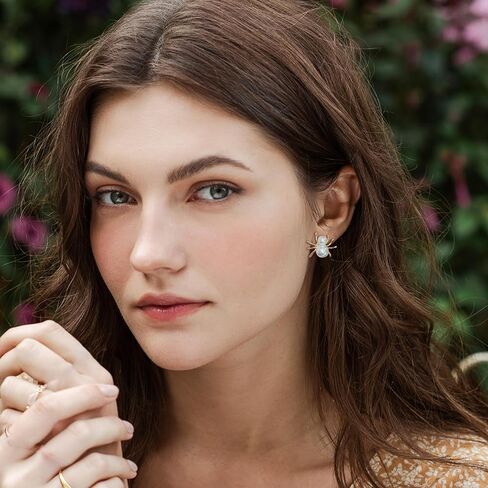 أقراط العنكبوت للنساء أبيض لؤلؤة العنكبوت الأقراط في أقراط الحيوانات الصغيرة الهدايا المجوهرات مضحكة in Kuwait