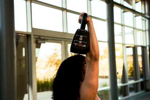 PowerBlock قابل للتعديل Kettlebell، 18-35 رطل مجموعة الوزن، بناء متين طويل الأمد، معدات تجريب مبتكرة، أوزان قابلة للتعديل للصالات الرياضية المنزلية والتجارية، أوزان Kettlebell قابلة للتعديل in Saudi Arabia