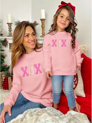 Mommy و Me Valentines Day Sweatshirts Glitter Patch Xoxo قمصان عائلة مطابقة لألواح طويلة الأكمام. in Kuwait