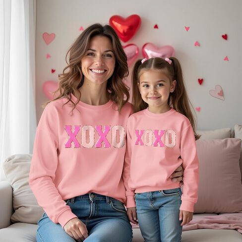 Mommy و Me Valentines Day Sweatshirts Glitter Patch Xoxo قمصان عائلة مطابقة لألواح طويلة الأكمام. in Kuwait