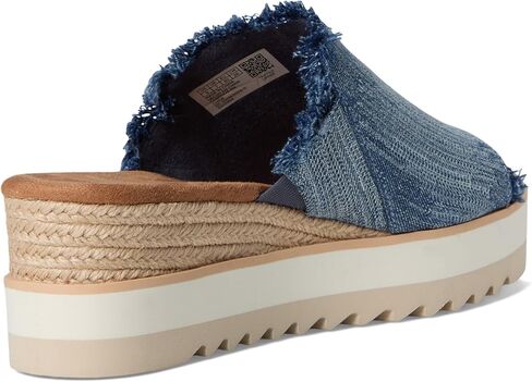 تومز ديانا بغل إسفينلس سانددال in Kuwait