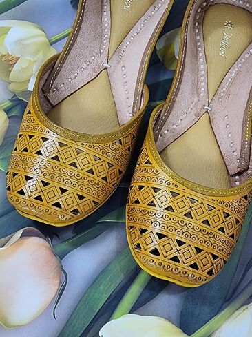 فولكاري للنساء الجلود الناعمة اليومية ملابس غير رسمية Jutis | لدغة وقرصة حرة juti | البنجابية جوتي للسيدات | شقق أحذية موجاري | فلكاري العرقية شقة للفتيات | in Kuwait