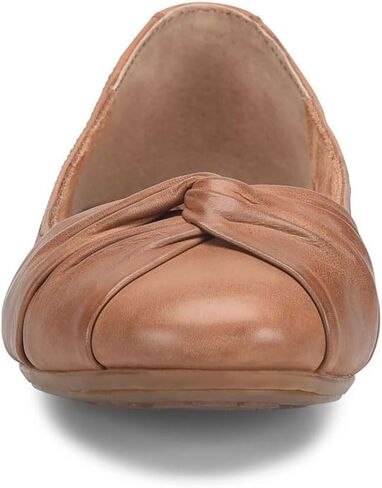 ولدت النساء ، ليلي فلات تان in Kuwait