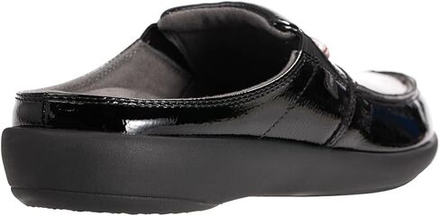 إحياء البغال المليء بالنساء in Kuwait