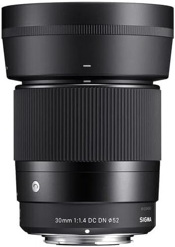 Sigma 30mm F/1.4 DC DN عدسة معاصرة لجبل الترددات اللاسلكية مع حزمة التبعية والهدوء المتقدمة (Sigma 4 سنوات ضمان الولايات المتحدة الأمريكية) | Sigma 30mm F1.4 RF Mount in Saudi Arabia