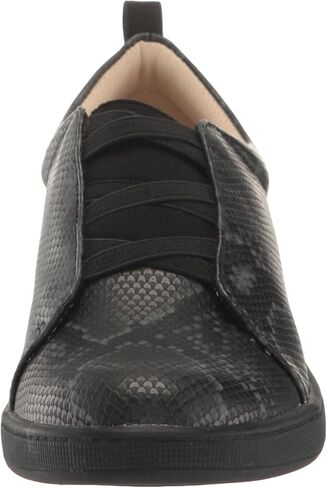 Trotters Women's Loafer/Slipon in Saudi Arabia