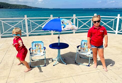 Toyland® Bluey & Bingo Table & Chairs Patio - طاولة واحدة ، كرسيان و 1 Parasol - أثاث الأطفال الداخلي والخارجي - مثالي للشاطئ والحديقة in Kuwait