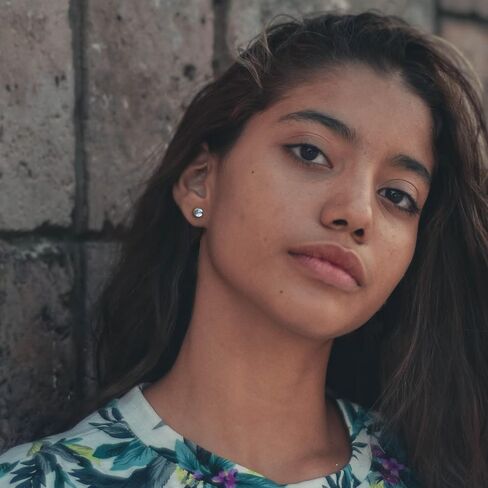 بلانش أوبال حلق للنساء هيبوالرجينيك أقراط صغيرة للآذان الحساسة مطلي مسمار in Kuwait