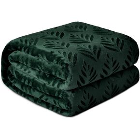 Exclusivo Mezcla Fleece Throw Blanket for Couch, Super Soft and Cozy Blankets All Season Use, Leaves Pattern, Plush Fuzzy Lightweight, Forest Green, 50x60 Inch