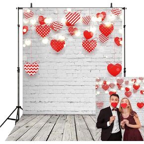 عيد الحب يوم القلب الأحمر خلفية ريفي أبيض من الطوب الجدار الأحمر قلب فلاش سلسلة التصوير الفوتوغرافي in Kuwait