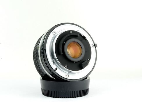 Nikon 28mm F/2.8 AIS Lens MF لكاميرات SLR DSLR (متجددة) in Saudi Arabia