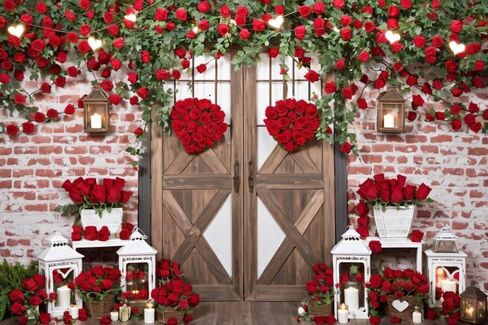 Leowefowa 10x8ft فينيل فينيل عتيقة الحظيرة ، خلفية باب عيد الحب ، عيد الحب ، جدار الطوب الأحمر روز زهرة الحب ، القلب ، in Kuwait