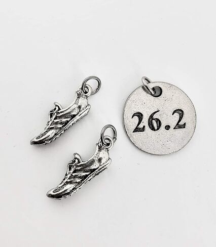Running Shoe 26.2 Round Pewter Charm Set - زوج من سحر الأحذية الجري - سحر أحذية Running (2) Pewter و 1 Round Pewter 26.2 في Bage Bag in Kuwait