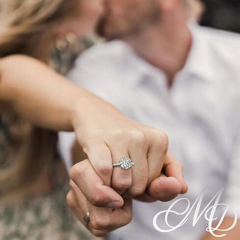 خاتم خطوبة مويسانيتي مستدير 2.5 أو 3 قيراط 6 شقوق/هالة مخفية/أحجار جانبية/ فيرميل من الذهب الأبيض عيار 18 قيراط/ألماس مُصنع في المختبر/لون D وضوح VVS1/معتمد من GRA ومنقوش/لا يسبب الحساسية/مجموعة هدايا in Kuwait