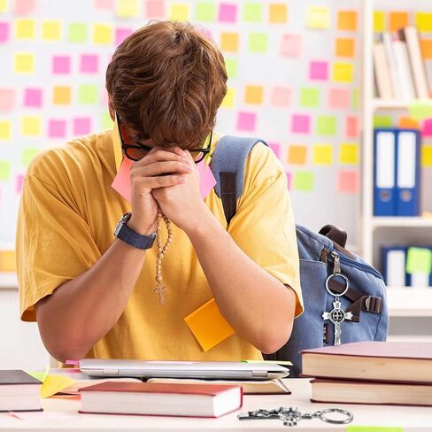 ميدالية مفاتيح متقاطعة من كريستيان سانت بنديكت مع يسوع على حامل مفاتيح الصليب (متعددة الألوان) in Kuwait