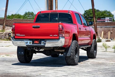 Rough Country 3.5" Bolt-On Lift Kit w/N3 Struts for 2005-2023 Tacoma - 74231 in Saudi Arabia